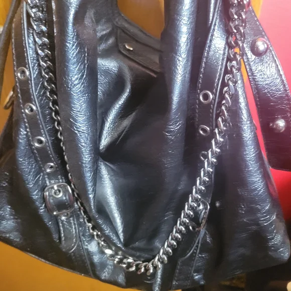 Black Leather Chain-Embellished Women's Bag - Picture 2 of 10